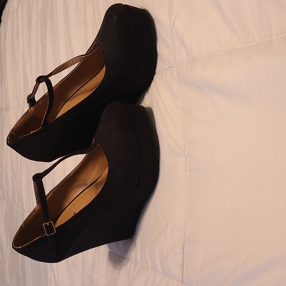 Black wedge shoes size 9
